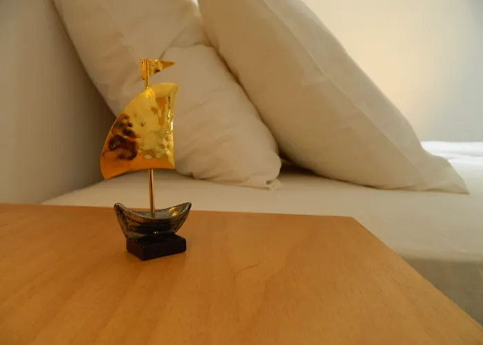 Avra Pahainas Pachaina