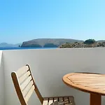 Avra Pahainas Pachaina