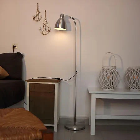 Avra Pahainas Pachaina