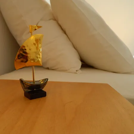 Avra Pahainas Pachaina