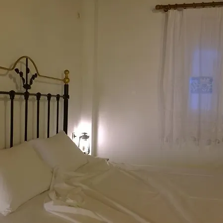 Avra Pahainas Pachaina