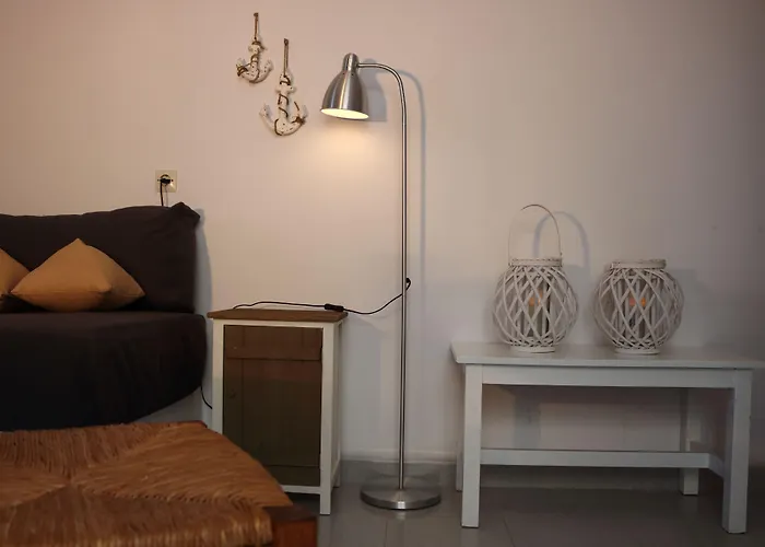 Avra Pahainas Pachaina