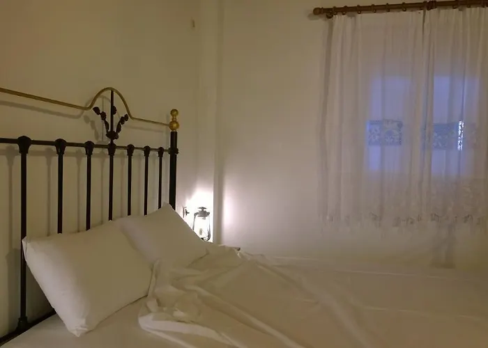 Avra Pahainas Pachaina