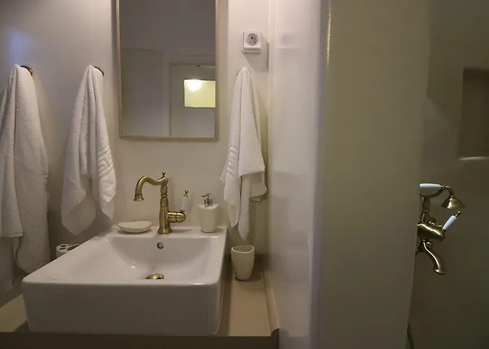 Avra Pahainas Пачаина